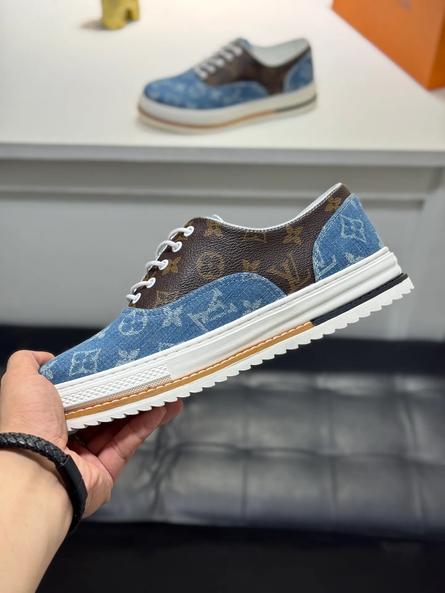 Men's shoes 💰400 [New style] 🌂🌂Top original order - Louis Vuitton®️ Trendy and fashionable yet low-key men's casual shoes, LV special fabric pattern on the upper, comfortable and breathable, sheepskin lining, original rubber outsole, 3 colors available ~ a must-have for sportsmen. Size: 38-44 (45 customized